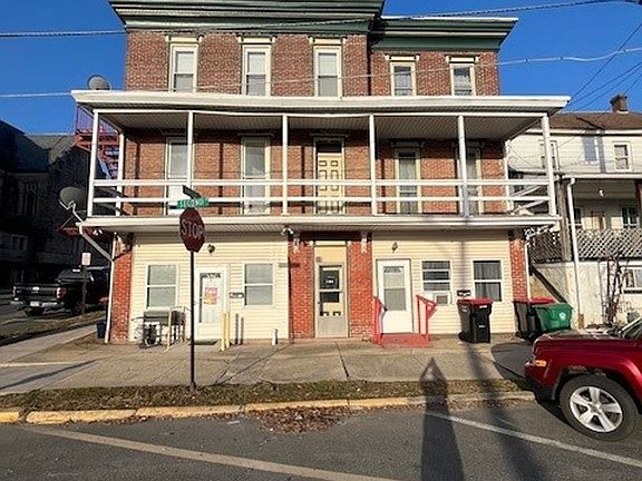 3rd image of 220 Iron St #4