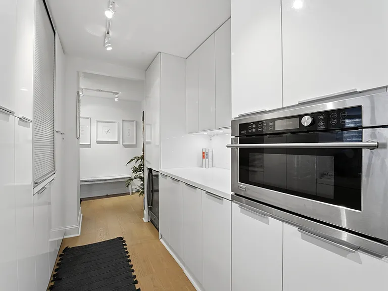 2020 Walnut St #14CD — Photo 9
