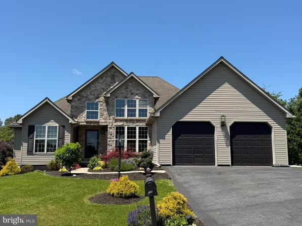558 Monarch Dr, York, PA 17403