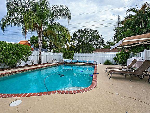 4th image of 8304 NW 38th St