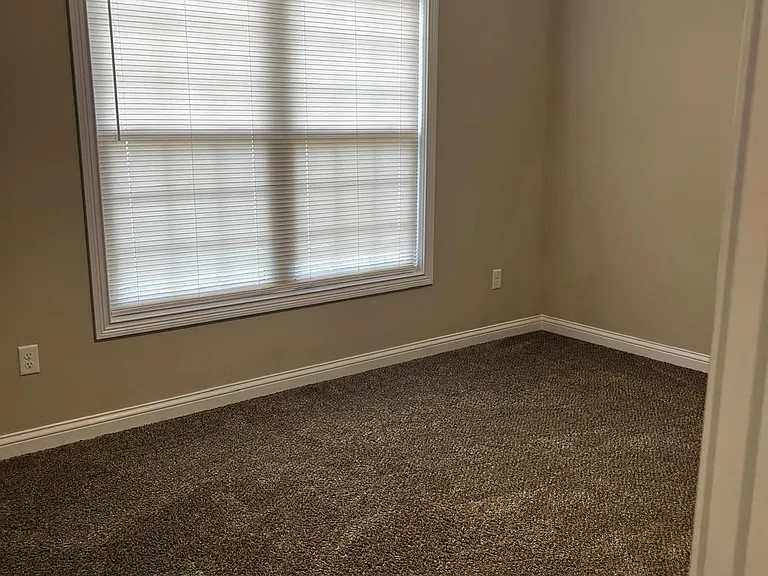 300 Turner Ct — Photo 42