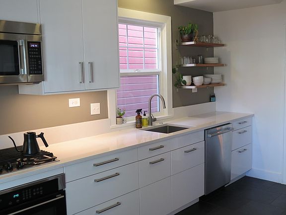 Kitchen, with Gas Cooktop