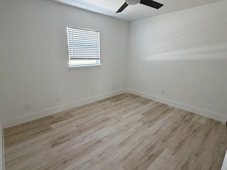 939 Dora Ave #C — Photo 10