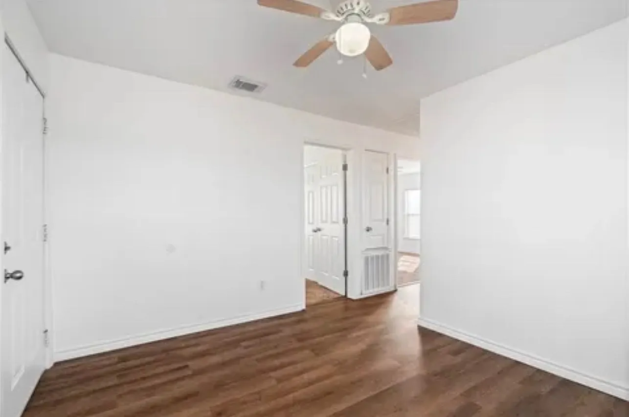 2 bed, 624 sqft, $1,300 — Photo 2