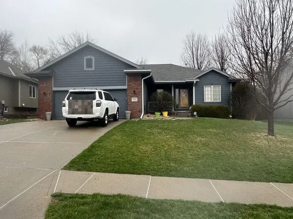 10025 Brentwood Dr, La Vista, NE 68128