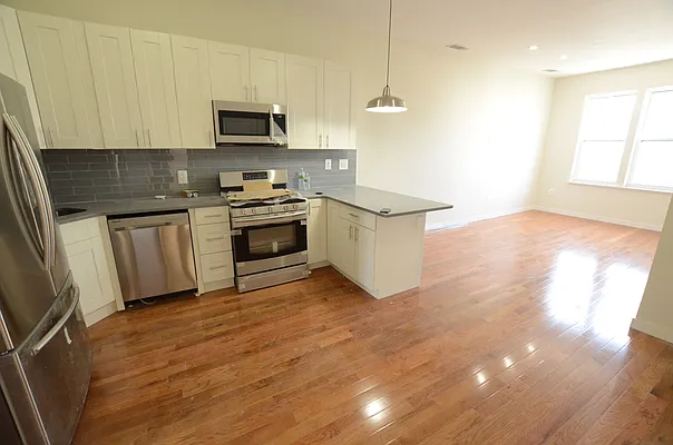 Rented by Miron Realty Group | media 9