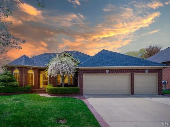 56543 Birkdale Dr, Macomb, MI 48042