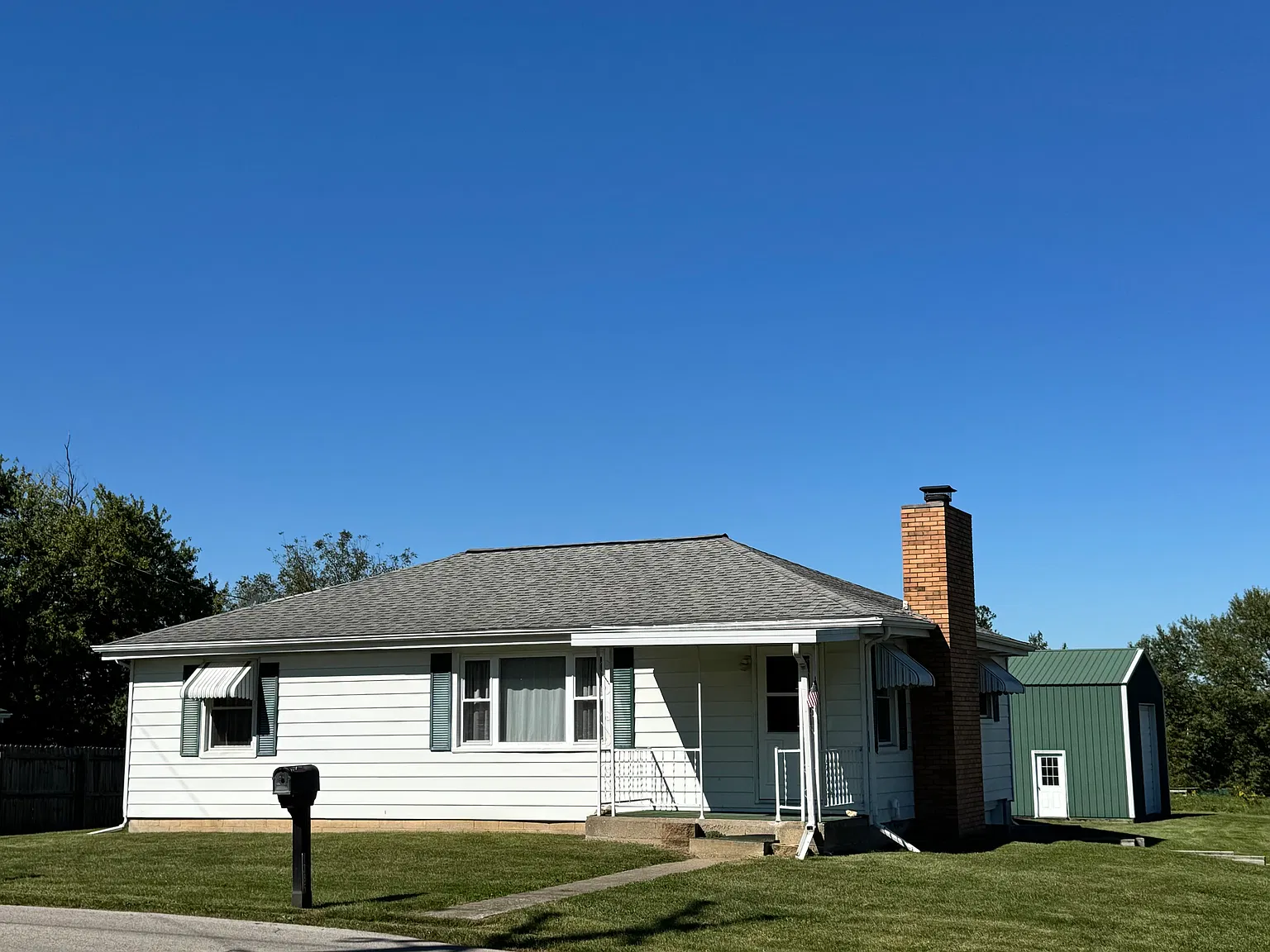 3 bed, 1120 sqft, $1,700 — Photo 2