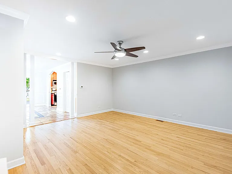 3413 S Indiana Ave — Photo 9