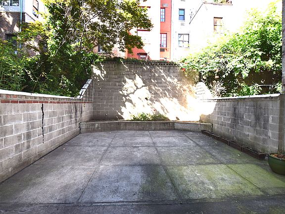 2nd image of 131 W 75th St APT 1B