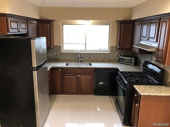 3rd image of 27115 Northmore St