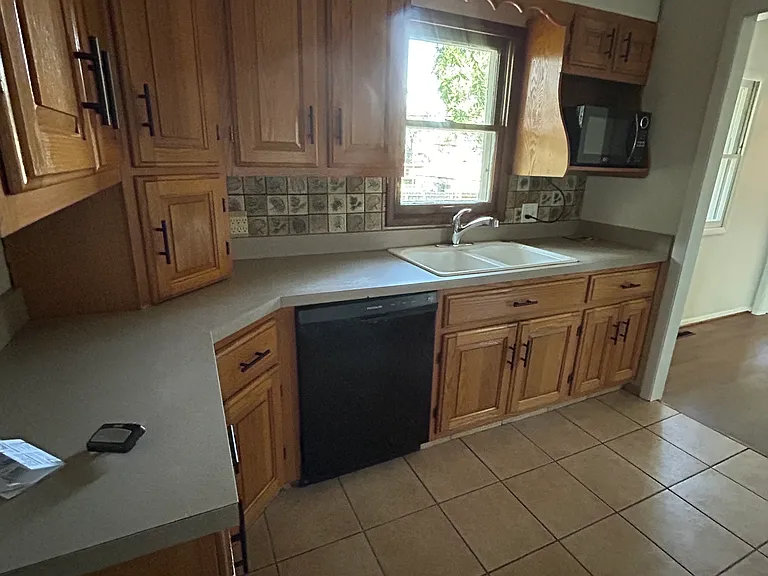 3400 SW 30th St — Photo 7