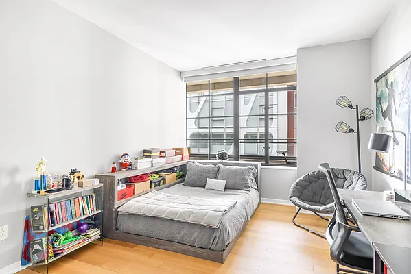 Rented by SERHANT. | media 8