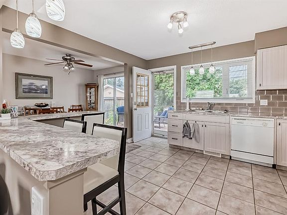 5th image of 7827 E Fairmount Dr SE