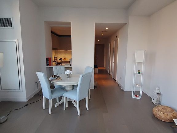 4th image of 305 E 51st St APT 17F