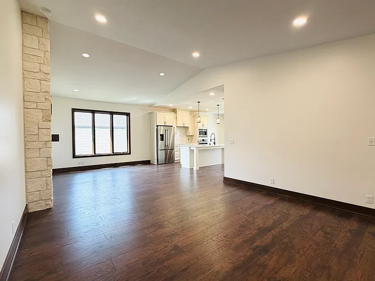 2961 Valley Stream Dr — Photo 7