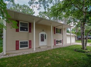 6588 30th Street Ct N, Oakdale, MN 55128