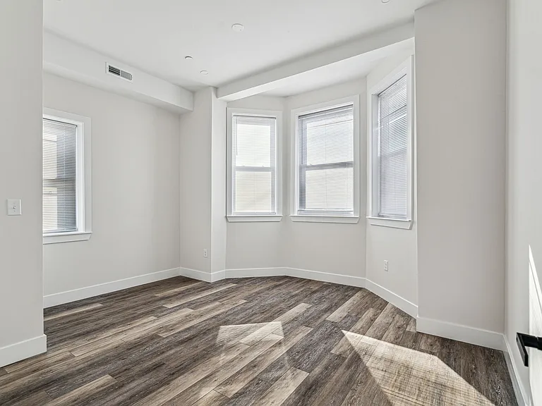 5601 Lansdowne Ave #2 — Photo 1