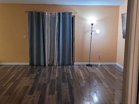 4th image of 11 Beechwood Ln