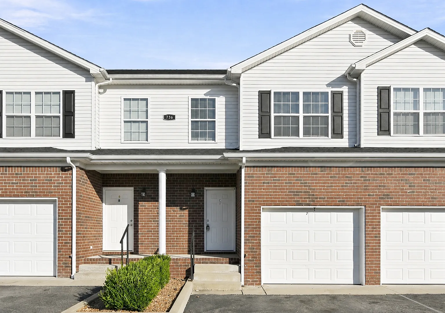 736 Village Creek Drive — Photo 3