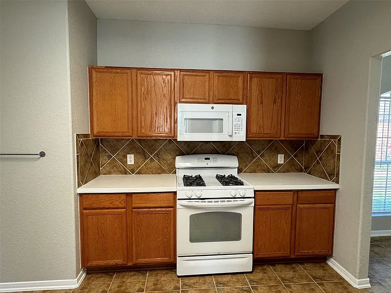 19543 Clevera Walk Ln — Photo 11