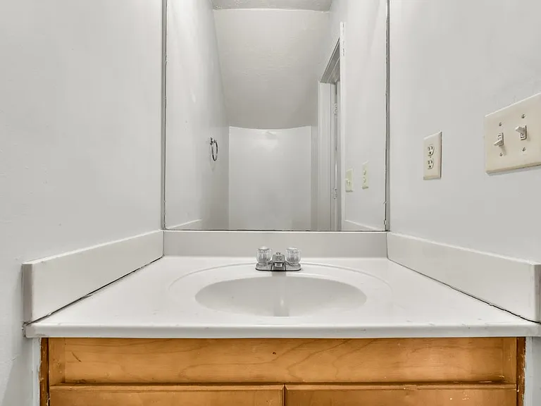 1301 Louisville St — Photo 11
