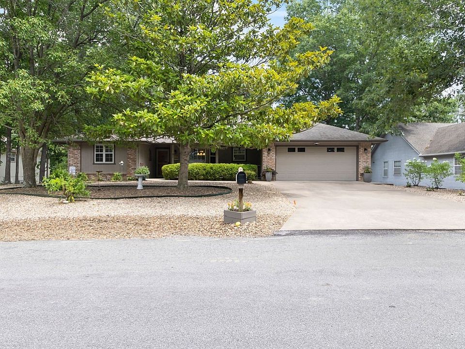 1st image of 21 Penrith Dr