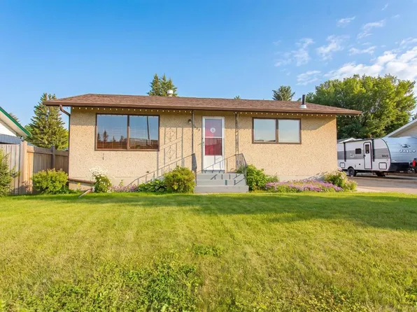 5423 N 47th Ave, Lacombe, AB T4L 1M9
