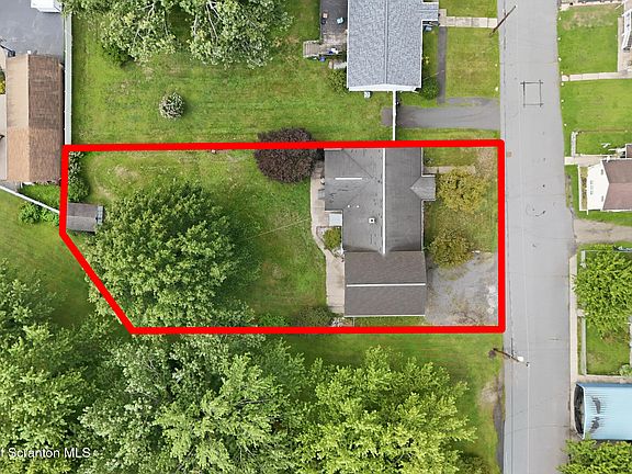 3rd image of 471 Mary St