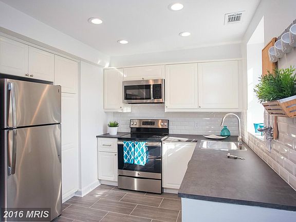 2nd image of 3050 S Buchanan St APT C2