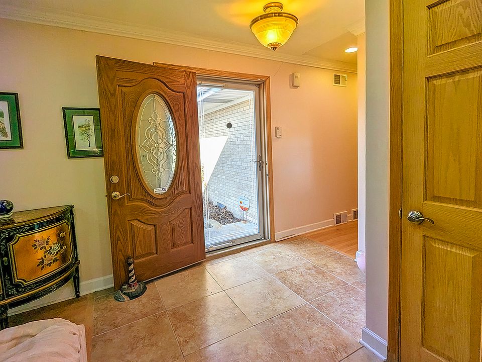 2nd image of 819 E Cherry Ln