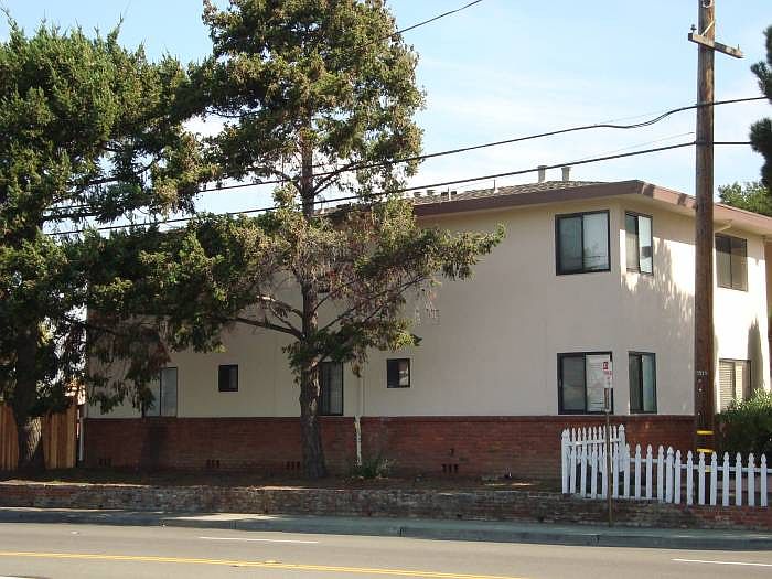 1st image of 605 Bryan Ave APT 4