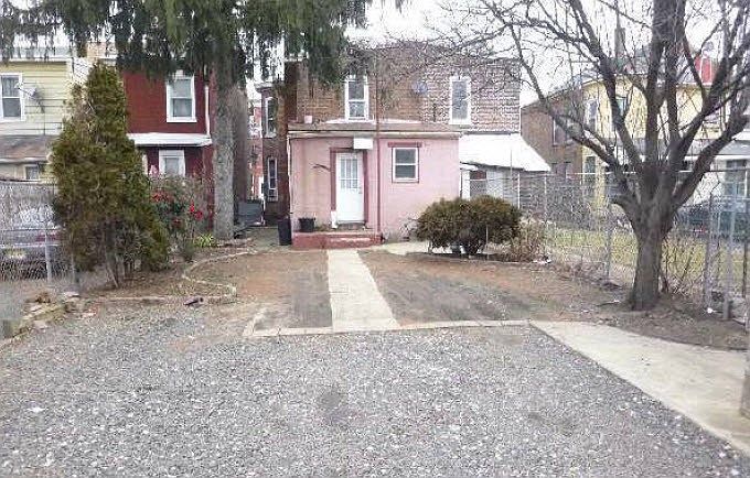 2nd image of 25 Tyler St
