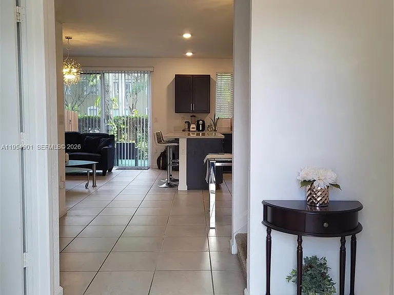 1015 SE 24th Ter #1015 — Photo 3