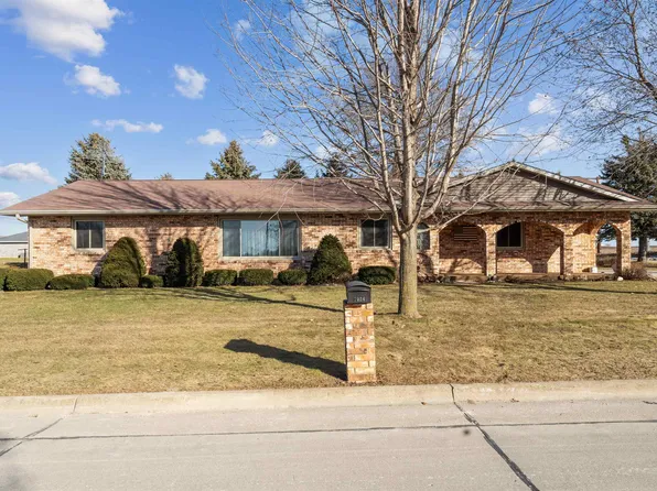 7024 Country Dr, New Vienna, IA 52065