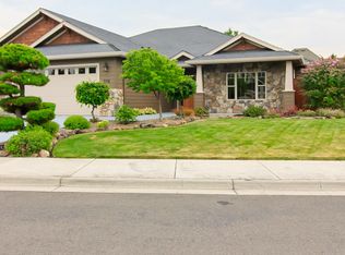 958 Pumpkin Ridge Dr, Eagle Pt, OR 97524