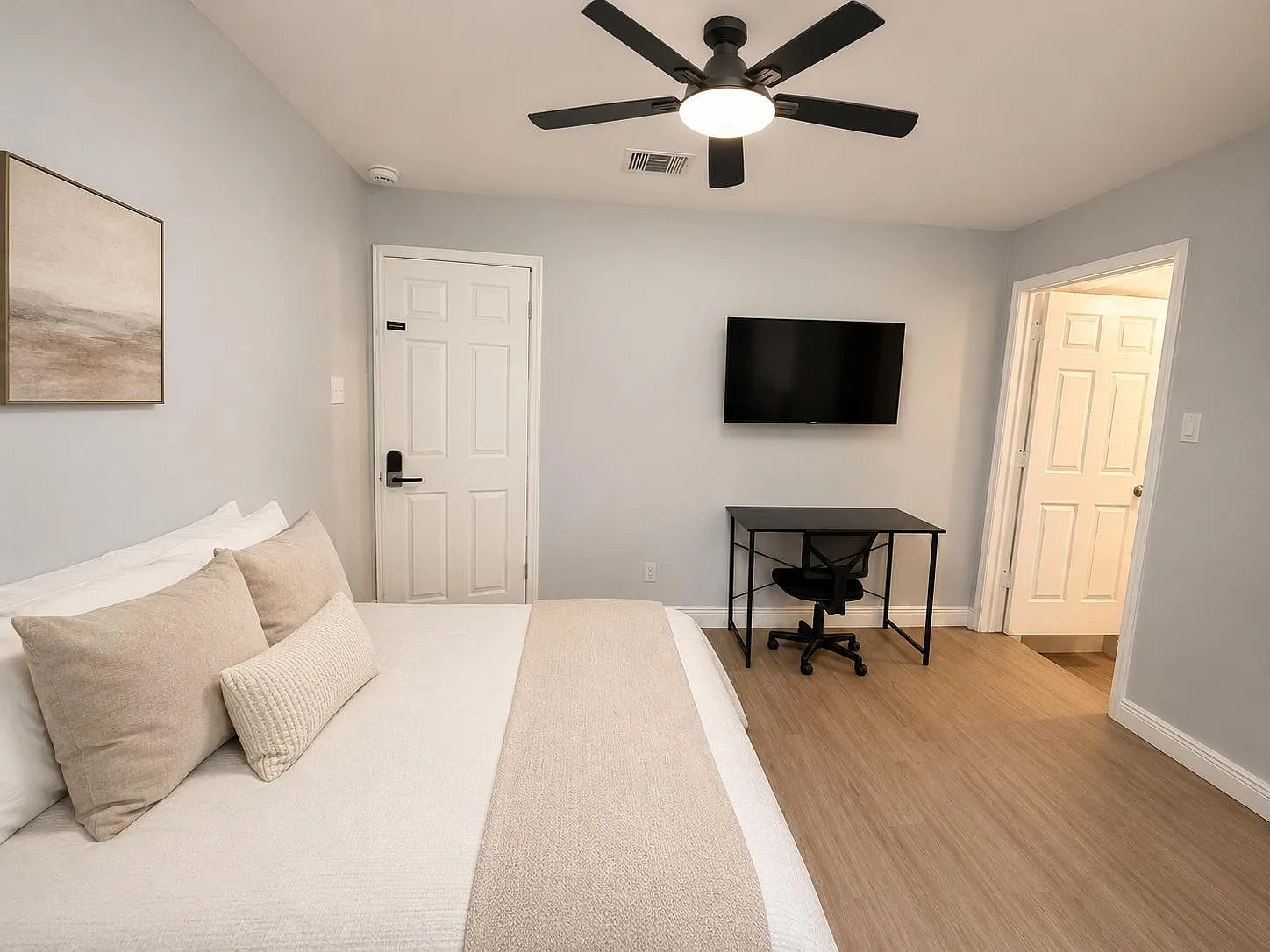4 bed, 4.0 bath, 1975 sqft, $910 — Photo 1