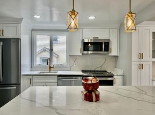 102 Courtland Hill St, Stamford, CT 06906