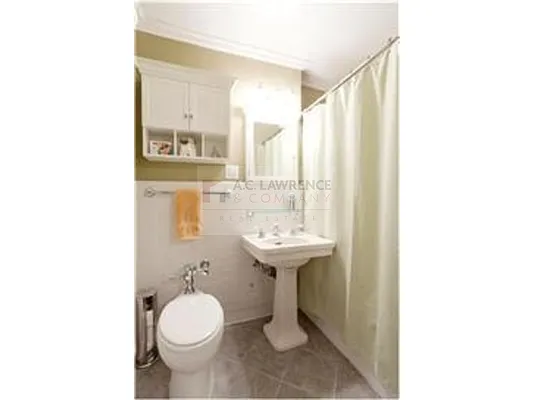 Sold by Aclawrence | media 6