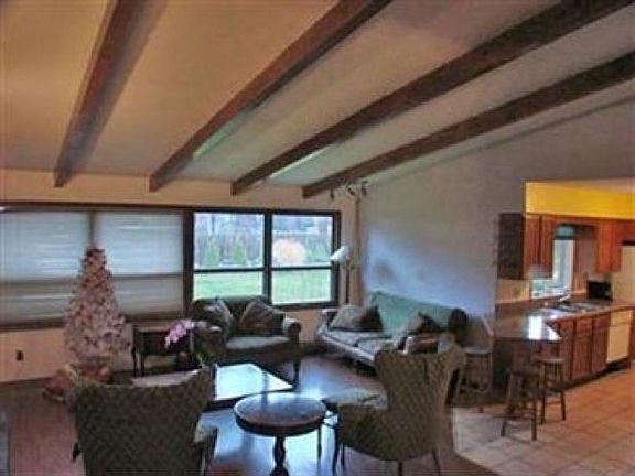 4th image of 887 Haywood Dr