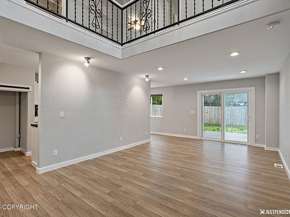 5th image of 4133 Resurrection Dr