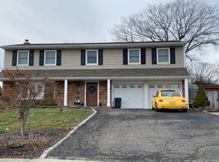 59 Bowman Ln, Kings Park, NY 11754