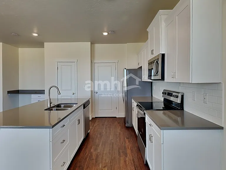 6634 Spriggel St — Photo 4