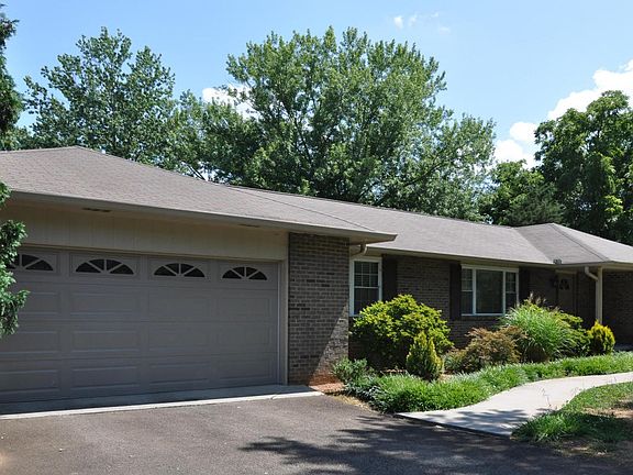 11732_Georgetowne_102