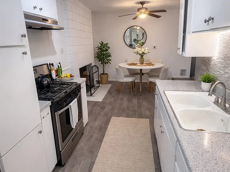 713 N Market St #5 — Photo 6