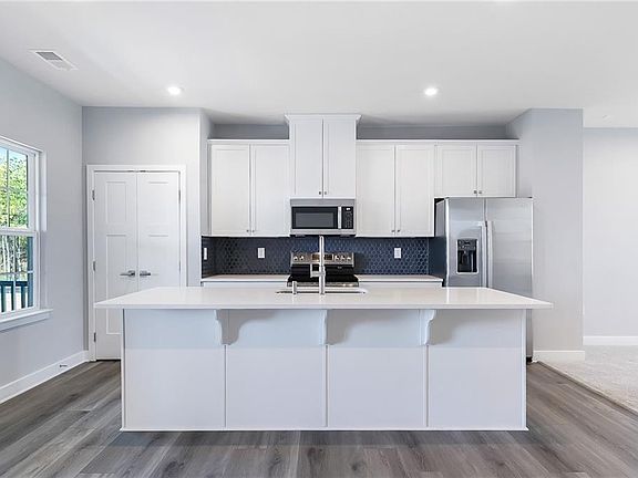 4th image of 3000 Zuma St