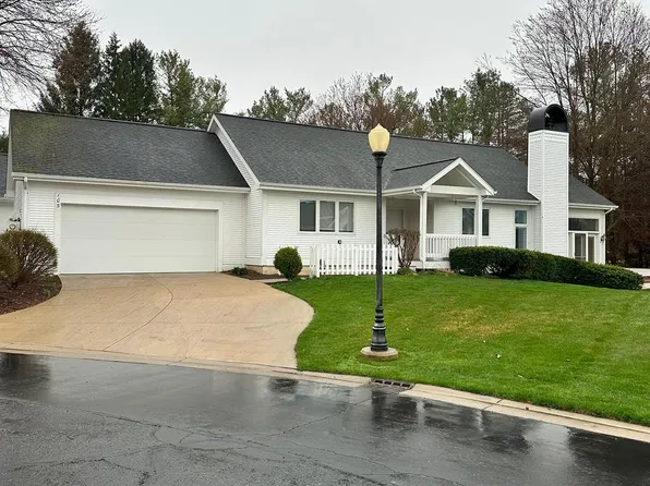105 Quiet Creek Cir, Chelsea, MI 48118