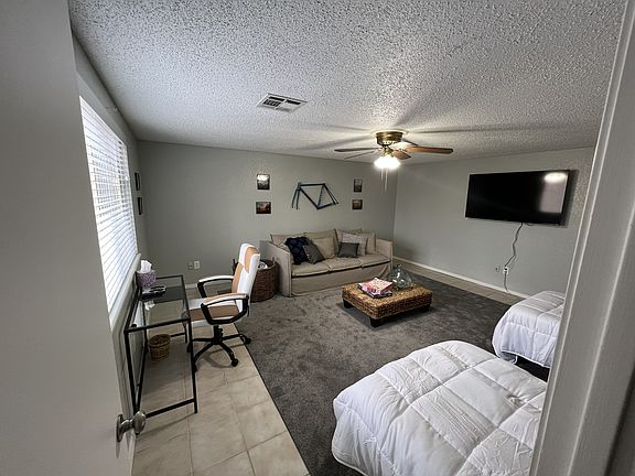 3rd Bedroom, downstairs. approax 450sqft