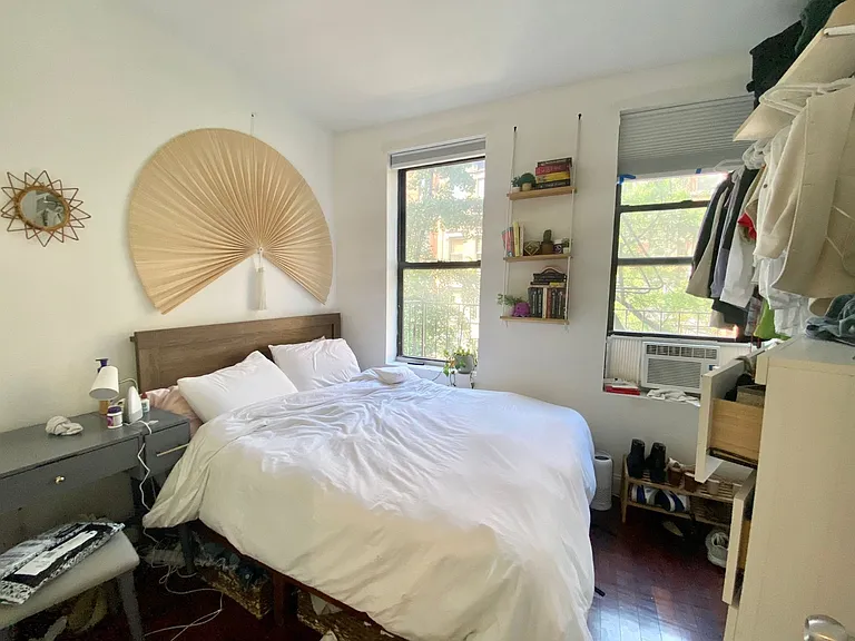 256 E 10th St #2M — Photo 2