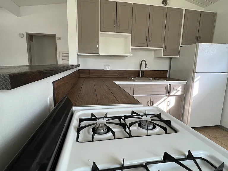1044 E Grand Ave #A — Photo 5